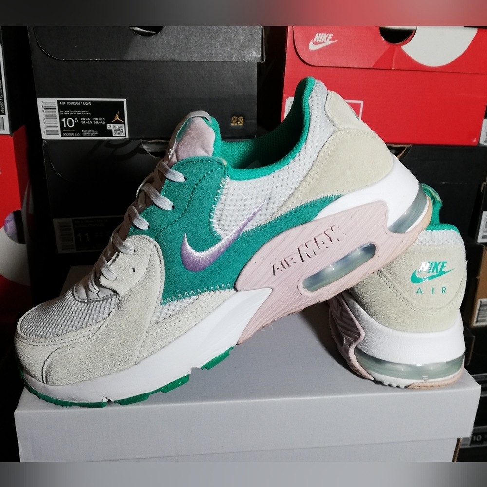 NIKE AIR MAX AXIS WOMEN US SIZE 9 GREAT COND